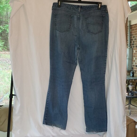 Ladies ST JOHNS BAY Faded Denim Jeans - 16 - Picture 2 of 3